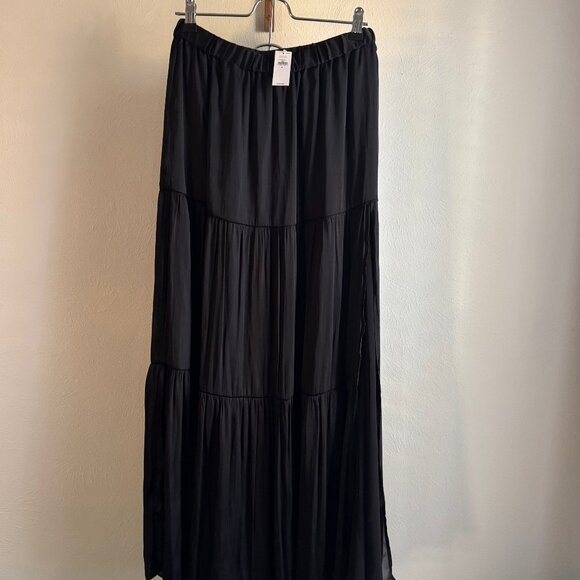 NWT Banana Republic Tiered Soft Satin Skirt with Slit, Black M - Picture 4 of 4
